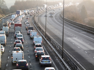 Pollution from HGVs ‘costs Europe nearly £40 billion’