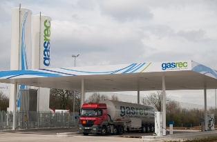 Low-emission biogas fuelling station opens in Daventry