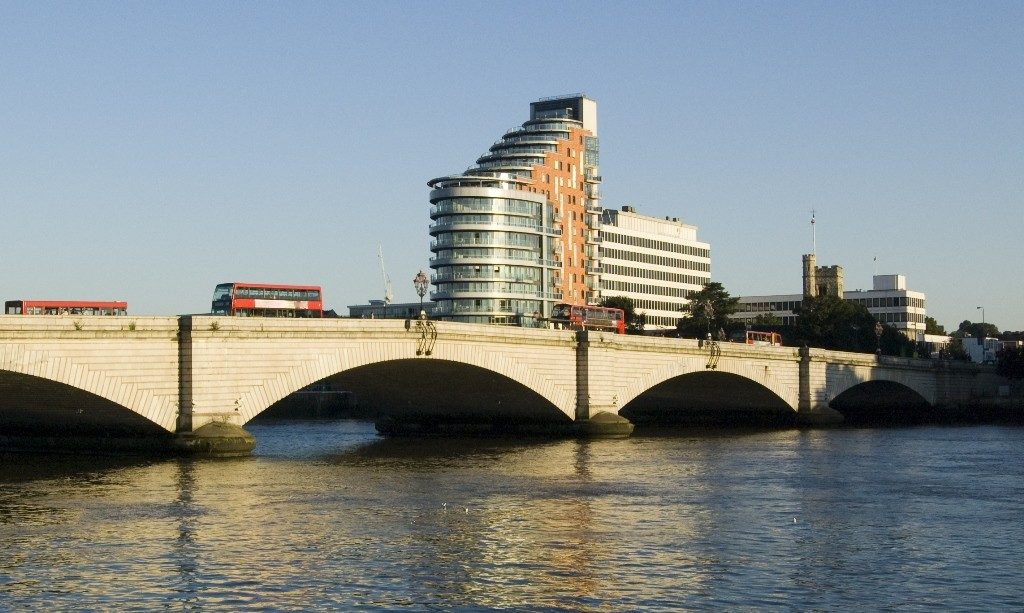 Putney High St breaches 2016 air pollution limit in eight days