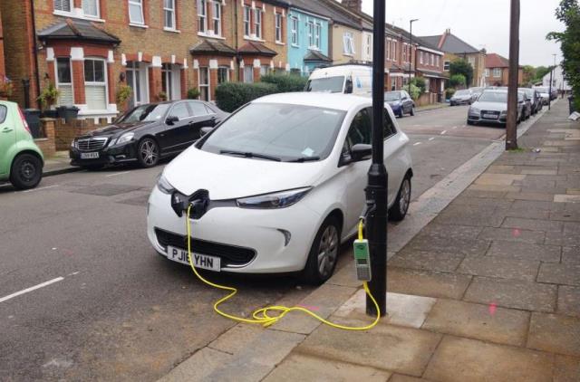 Councillors back Wandsworth EV charging proposals