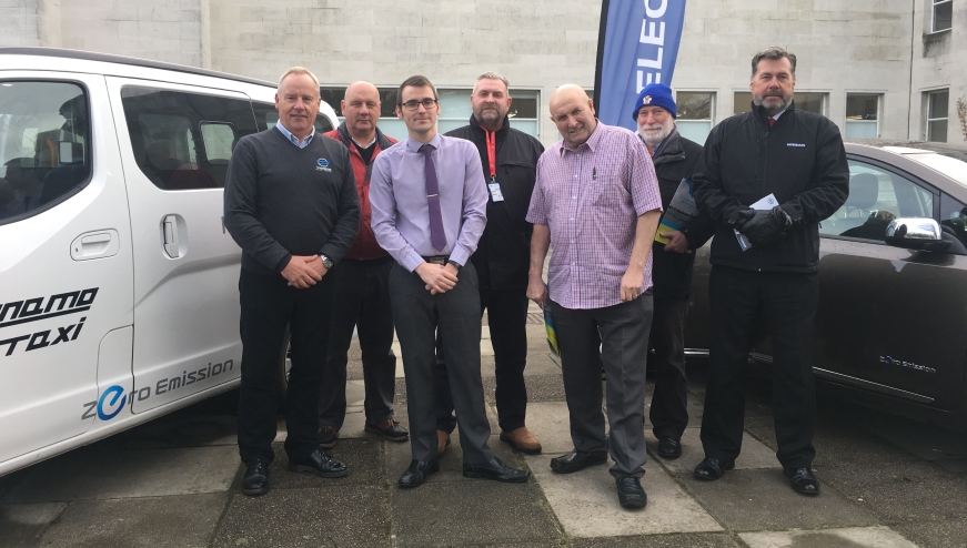 Southampton and Eastleigh offer cash for taxi switch