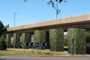 Balfour Beatty install polluting-busting ‘green wall’ by roadside