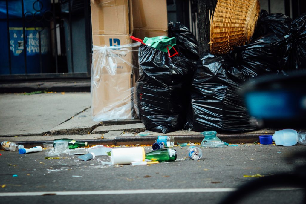 Highways England urges drivers to pick up litter