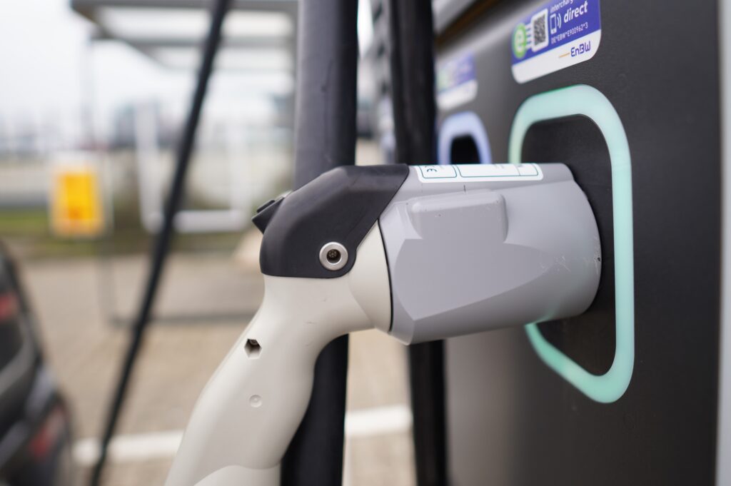 Report calls for ‘step-change’ in ambition of UK’s EV charging rollout
