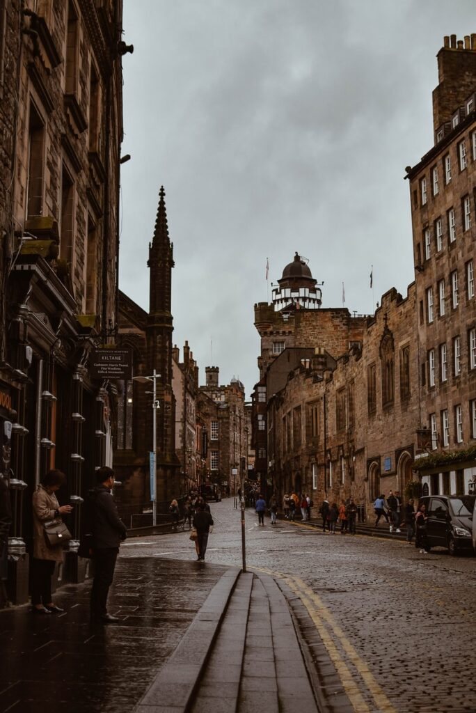 Edinburgh mobile air pollution exhibit highlights toxic atmosphere