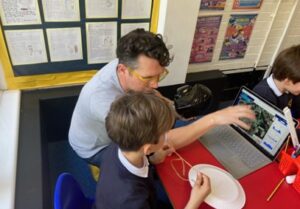 School children make their own air pollution catchers for ScienceFest