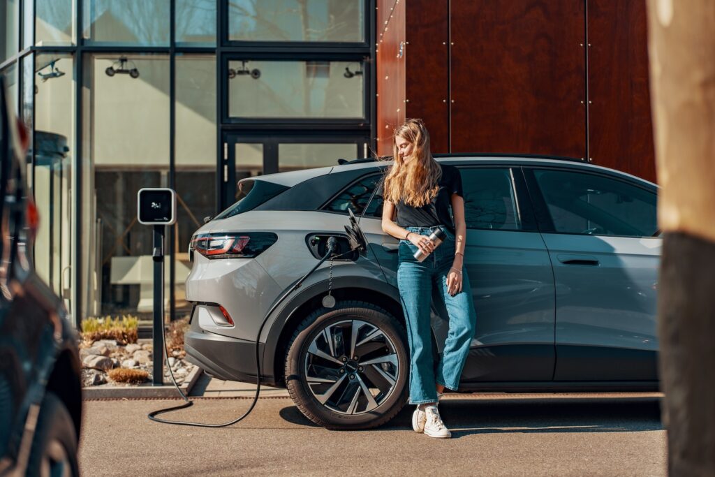 Electric cars are leaving women behind, report finds