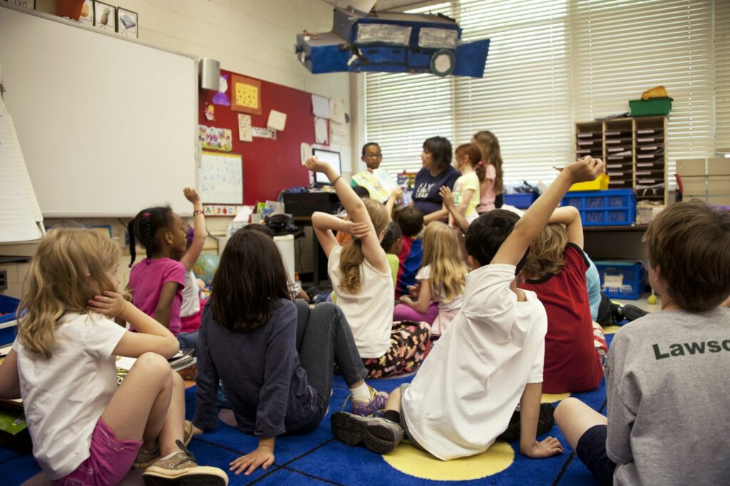 Filtering air and opening widows cuts classroom pollution by 36%